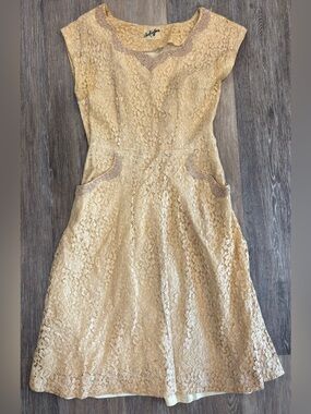 Vintage-1950s Lace Midi Dress in Beige